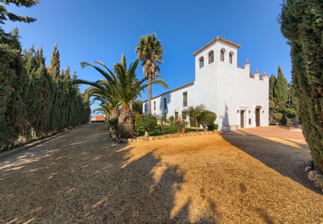 Fachada del Apartamento Hierbabuena – Hacienda Roche Viejo (Conil) Fachada del Apartamento Hierbabuena – Hacienda Roche Viejo (Conil)