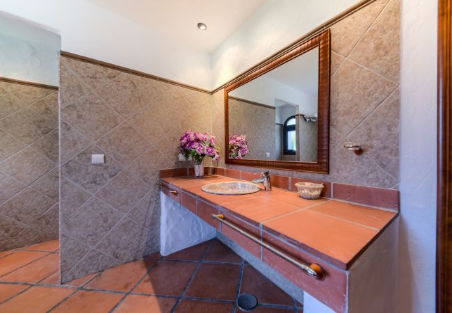 Baño del Apartamento Hierbabuena – Hacienda Roche Viejo (Conil) Baño del Apartamento Hierbabuena – Hacienda Roche Viejo (Conil)