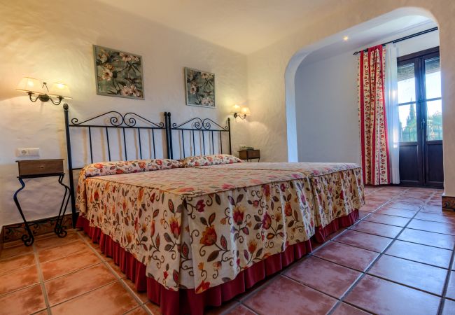 Dormitorio de Apartamentos planta alta – Hacienda Roche Viejo (Conil) Dormitorio de Apartamentos planta alta – Hacienda Roche Viejo (Conil)