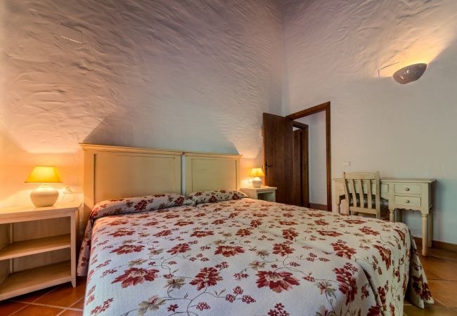 Dormitorio de Casa El Olivo – Hacienda Roche Viejo (Conil) Dormitorio de Casa El Olivo – Hacienda Roche Viejo (Conil)