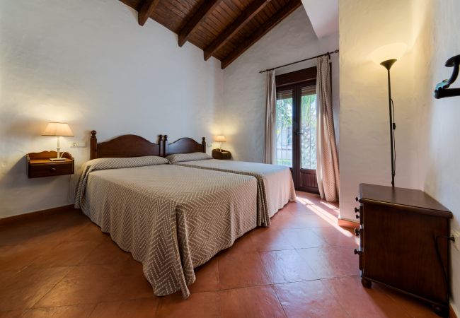 Dormitorio de Casas El Palmeral – Los Naranjos – Hacienda Roche Viejo